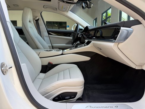 Used 2023 Porsche Panamera 4 w/ Premium Package image 29