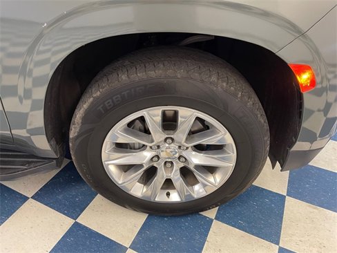 Used 2023 Chevrolet Suburban Premier image 18