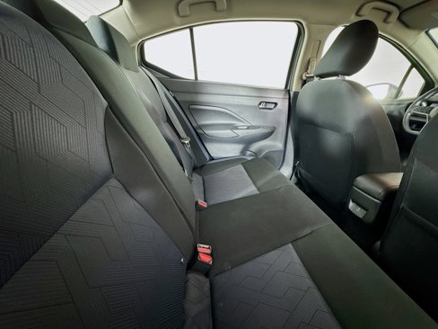 Used 2025 Nissan Versa SV image 33