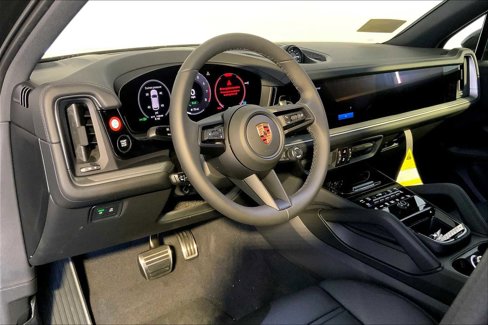 New 2025 Porsche Cayenne S image 4