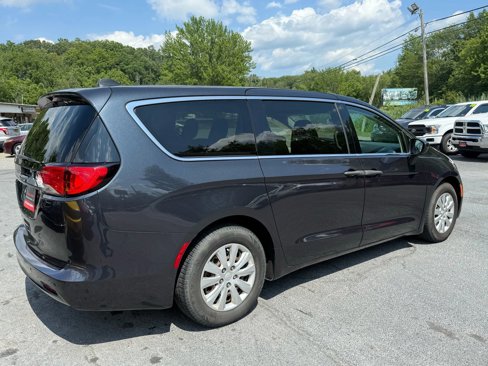 Used 2019 Chrysler Pacifica L image 5