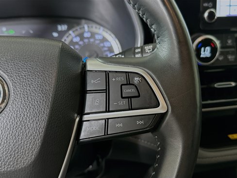 Used 2023 Toyota Highlander XLE image 15