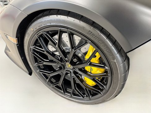 Used 2024 Lamborghini Revuelto image 29