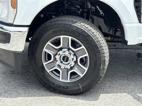 New 2025 Ford F350 XLT w/ FX4 Off-Road Package image 30