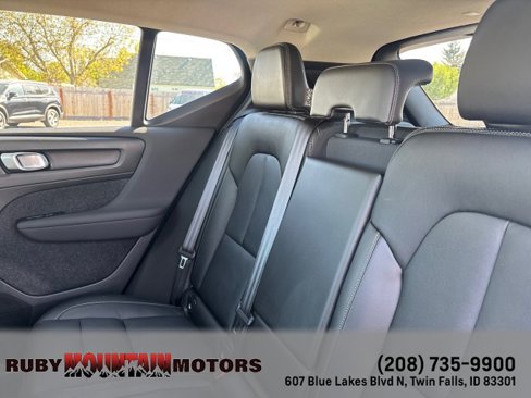 Used 2024 Volvo XC40 B5 Ultimate w/ Protection Package Premier image 23