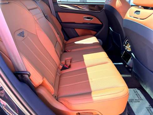 Used 2023 Bentley Bentayga image 35
