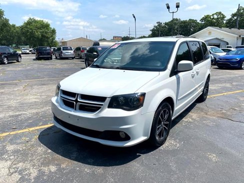 Used 2017 Dodge Grand Caravan GT image 1