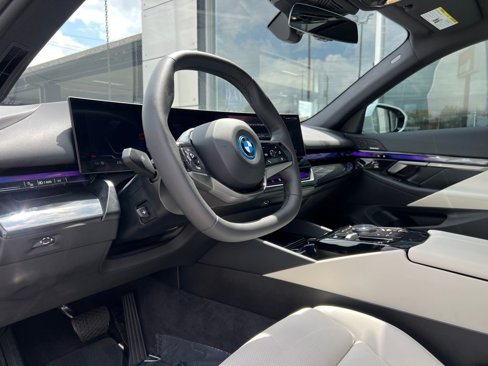 Used 2024 BMW i5 eDrive40i w/ Convenience Package image 63