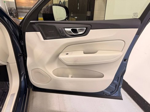 Used 2024 Volvo XC60 B5 Ultimate w/ Protection Package Premier image 27