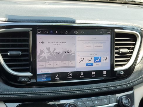 Used 2023 Chrysler Pacifica Touring-L image 21