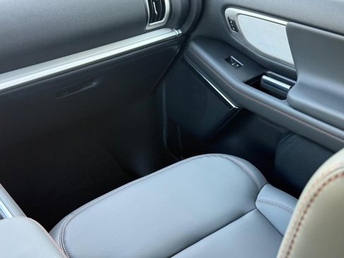 New 2025 Ford Expedition Active image 9