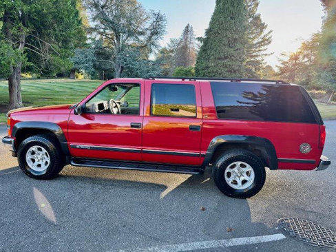 Used 1999 Chevrolet Suburban 4WD w/ Preferred Equipment Group 2 image 9
