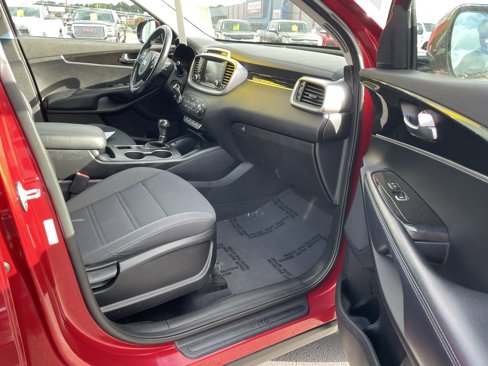 Used 2018 Kia Sorento LX image 28