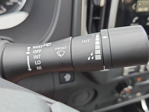 Used 2025 Nissan Frontier SV image 27