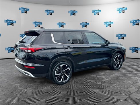 Used 2024 Mitsubishi Outlander SE Black Edition image 5