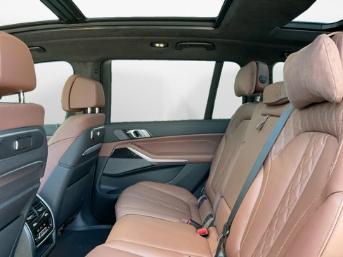 New 2026 BMW X7 M60i image 13