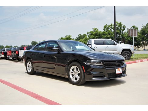 Used 2023 Dodge Charger SXT image 2