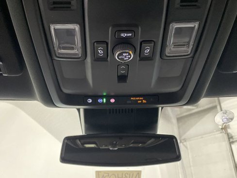 New 2025 Chevrolet Suburban Premier image 28