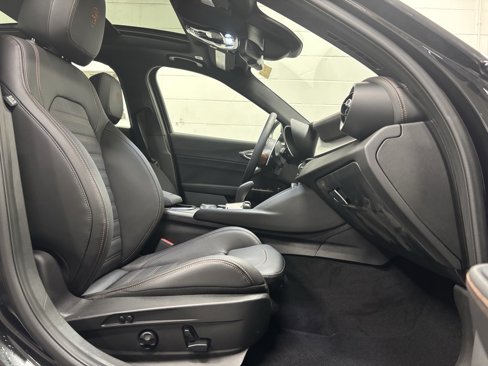 New 2025 Alfa Romeo Giulia AWD w/ Driving Assist Package image 10