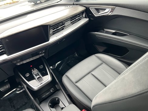 Used 2023 Audi Q4 e-tron Premium Plus image 14