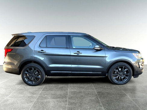 Used 2017 Ford Explorer XLT w/ Equipment Group 202A image 7