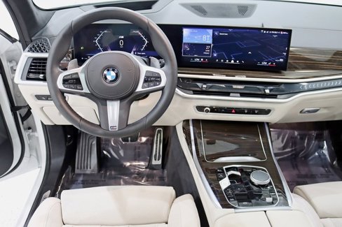 Used 2025 BMW X7 xDrive40i w/ M Sport Package image 15