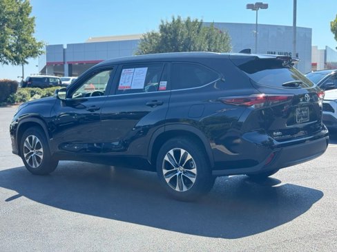 Certified 2024 Toyota Highlander XLE image 7