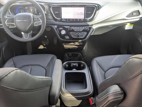 New 2025 Chrysler Pacifica Select image 14