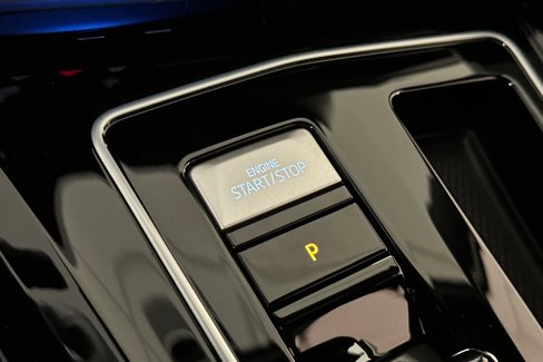 New 2025 Volkswagen Golf R Black Edition image 21