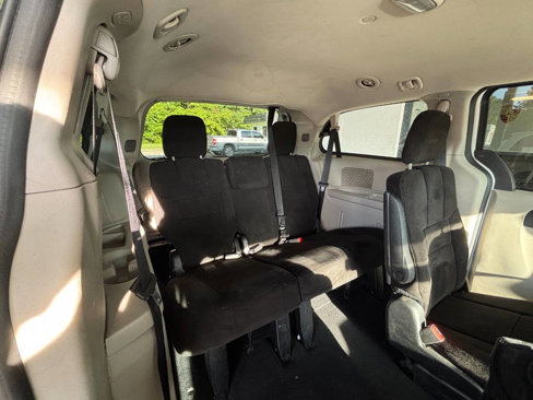 Used 2013 Dodge Grand Caravan SXT image 12