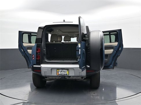 Used 2024 Land Rover Defender 110 S image 32