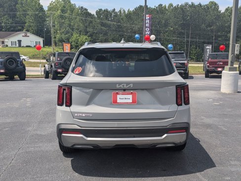 Used 2025 Kia Sorento S image 5