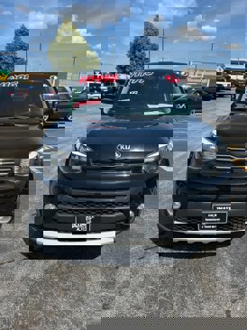 Used 2019 Kia Soul + image 2