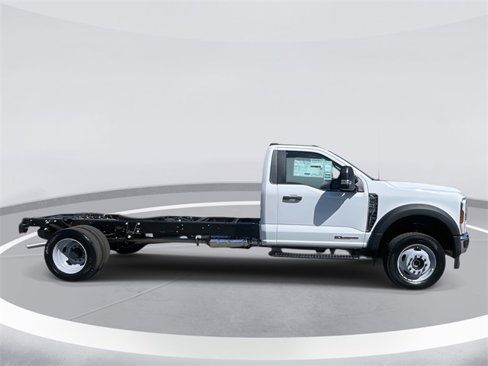 New 2025 Ford F550 4x4 Regular Cab Super Duty image 3