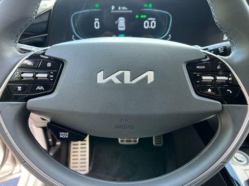 Used 2024 Kia Niro EX Touring image 15