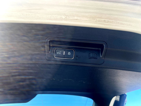 Used 2021 Ford Explorer XLT image 13
