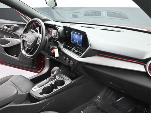 Used 2025 Chevrolet Trax RS w/ Driver Confidence Package image 16