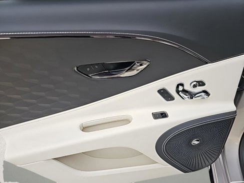 New 2025 Bentley Flying Spur Plug-In Hybrid image 31
