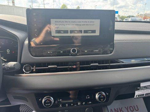 New 2025 Mitsubishi Outlander SE image 21