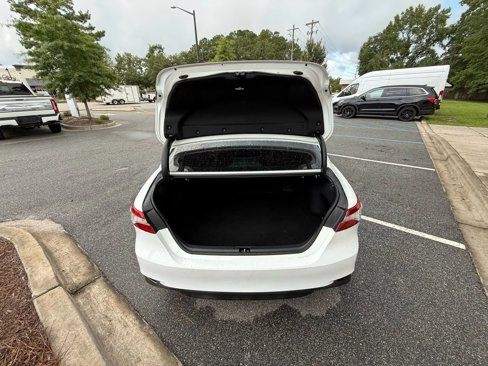 Used 2019 Toyota Camry LE image 10