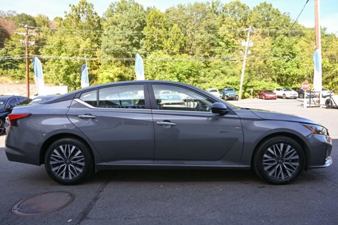 Used 2025 Nissan Altima 2.5 SV image 6