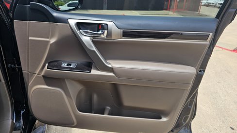 Used 2019 Lexus GX 460 w/ Navigation Package image 33