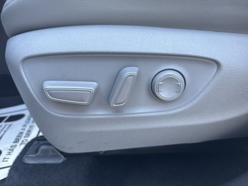 Used 2021 Toyota Highlander XLE image 21
