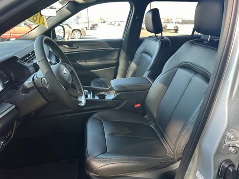New 2025 Jeep Grand Cherokee L Limited w/ Black Appearance Package image 17