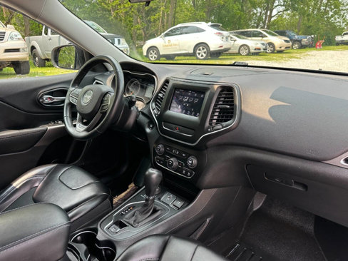 Used 2019 Jeep Cherokee Latitude Plus w/ Cold Weather Group image 13
