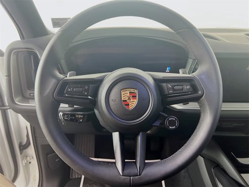 Used 2025 Porsche Cayenne image 12