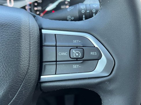 Used 2023 Jeep Compass Latitude image 20