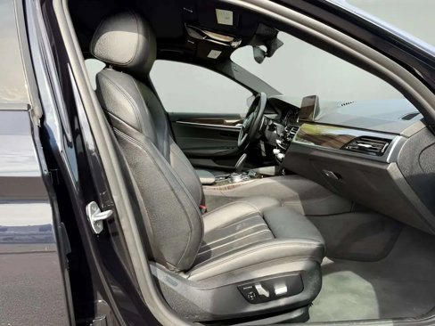 Used 2019 BMW 540i xDrive w/ M Sport Package image 28