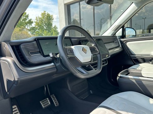 Used 2023 Rivian R1S Adventure image 2