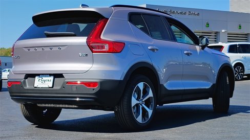 New 2026 Volvo XC40 B5 Plus w/ Climate Package image 3